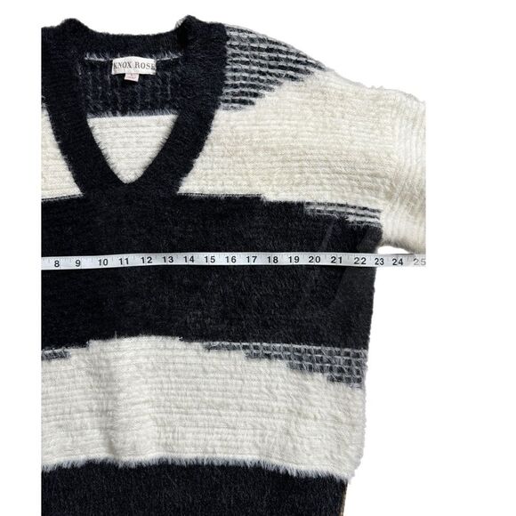 Knox Rose Large Fuzzy Oversized Sweater - Picture 5 of 7